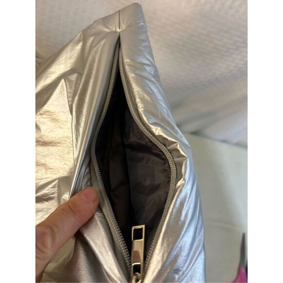 New Day Silver Puffer Zipper bag tote new18x13" - Picture 4 of 8